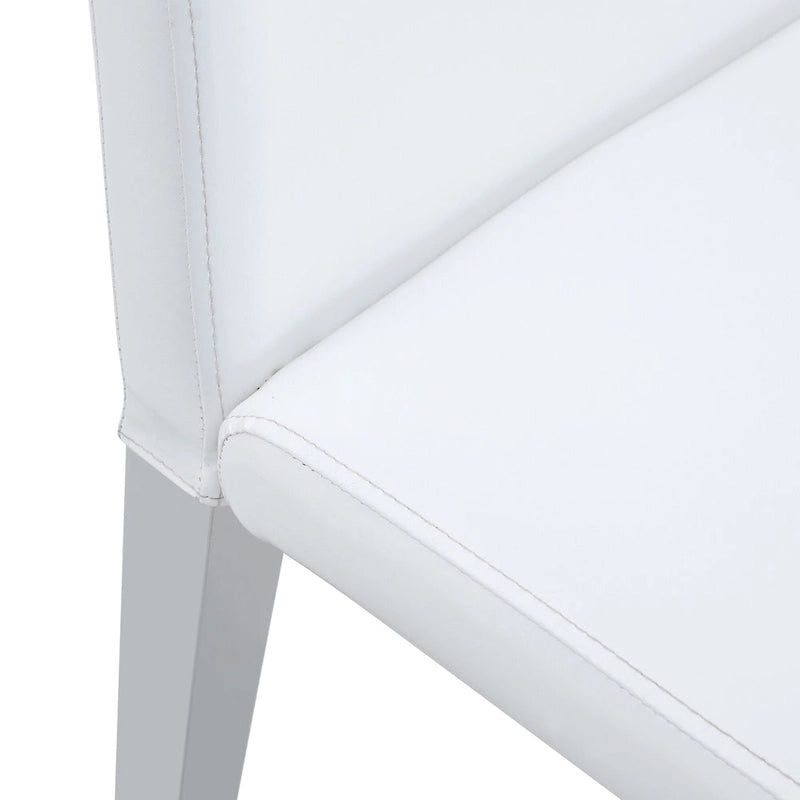 Chaise de salle à manger de style moderne avec pieds en métal