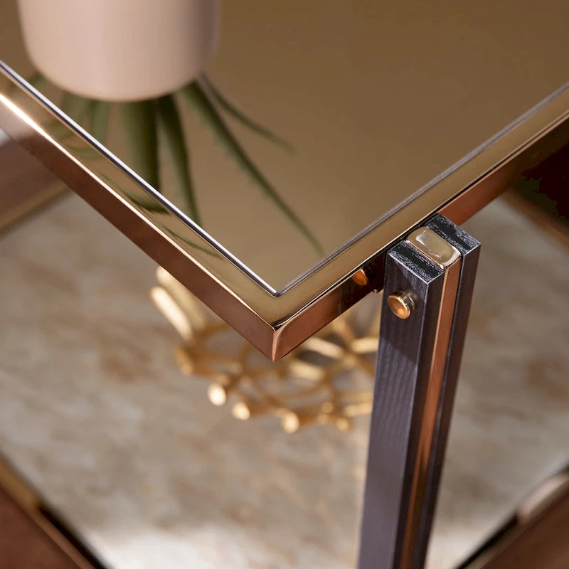 Table d'appoint en métal couleur champagne (style transitionnel)