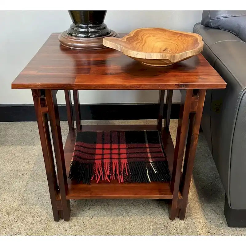 Table d'appoint architecturale en bois d'acacia avec étagère